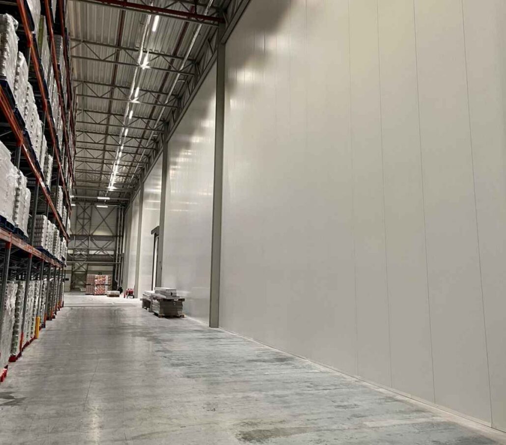 Scheidingswand sandwichpanelen - Bridan - Dak- en Wandbeplating