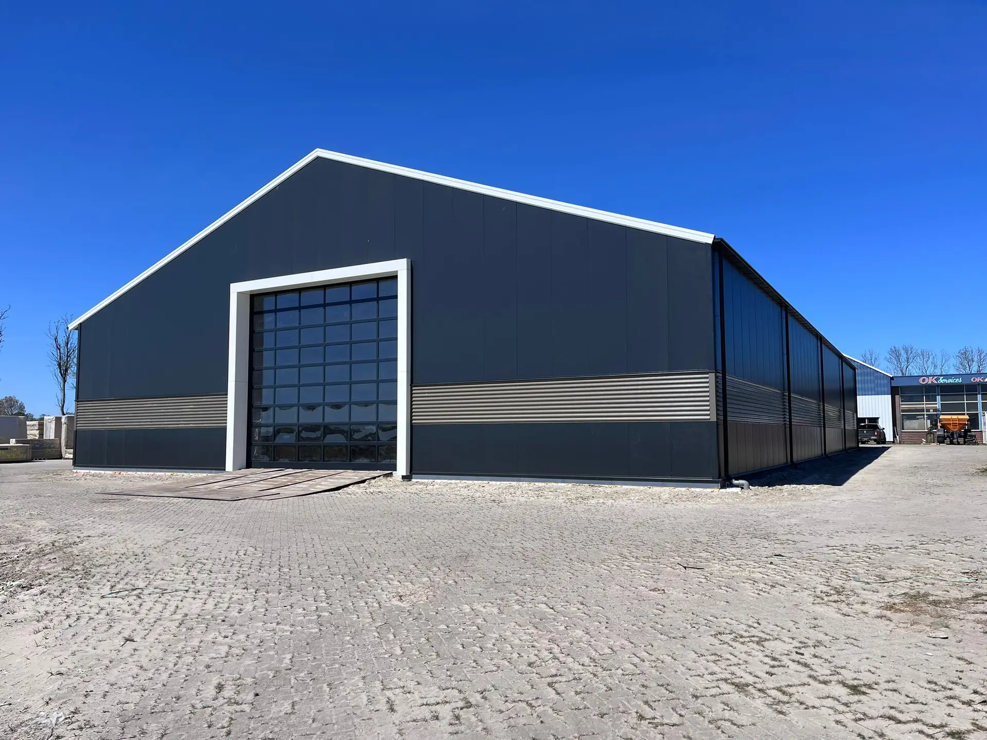 Beplating van bedrijfspand in Marrum